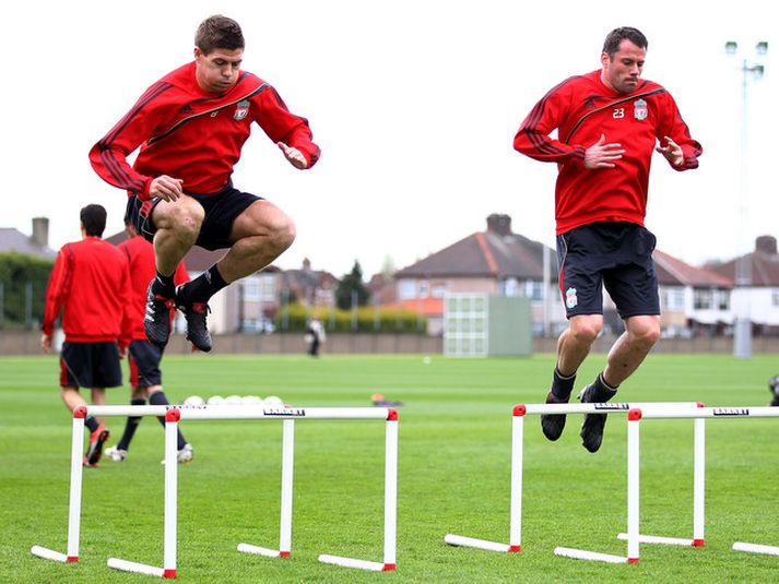 Jamie Carragher og Steven Gerrard sjást hér saman á æfingu með Liverpool.