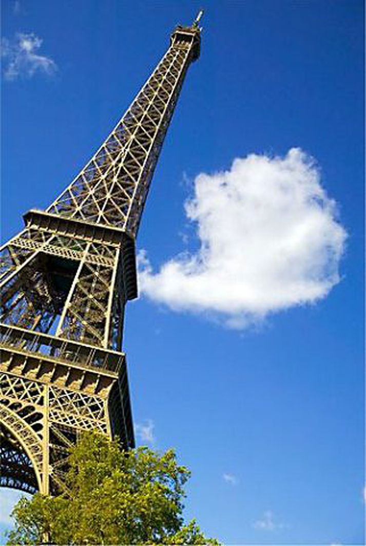 Eiffelturninn Turninn frægi í París er sagður hafa verið eitt skotmark hryðjuverkamanna.