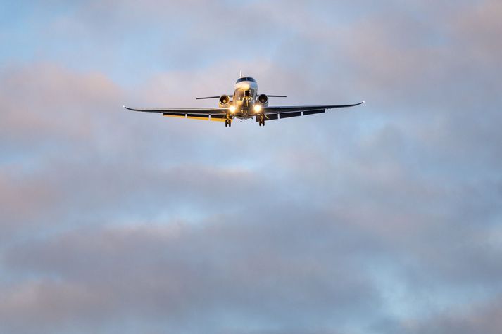 Einkaþota í aðflugi að Reykjavíkurflugvelli. Hilmar segir fyrirtæki sitt hafa þjónustað um 80 prósent einkaþotna á flugvellinum undanfarin ár.