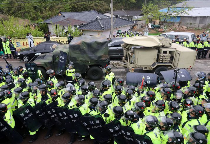 Kerfið, sem kallað er THAAD, hefur verið sett upp í nokkrum flýti en spennan á Kóreuskaga magnast nú dag frá degi.