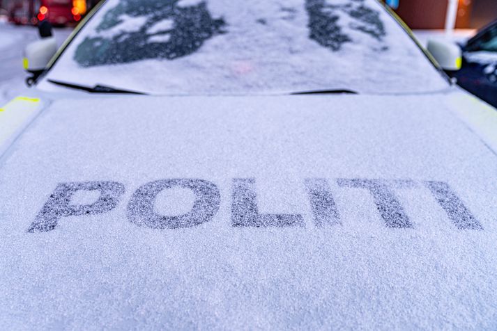 Lögregla var kölluð út í norska bænum Ski vegna morðsins klukkan 17:30 að norskum tíma í gær, laugardag.