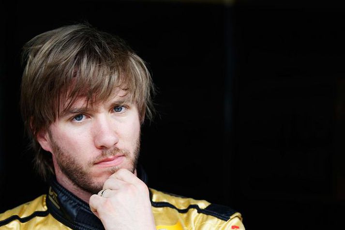 Nick Heidfeld frá Þýskalandi ekur með Renault.