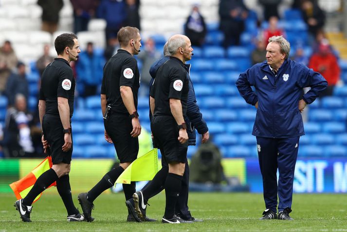 Warnock horfði ekki fallega á dómarana eftir leik.