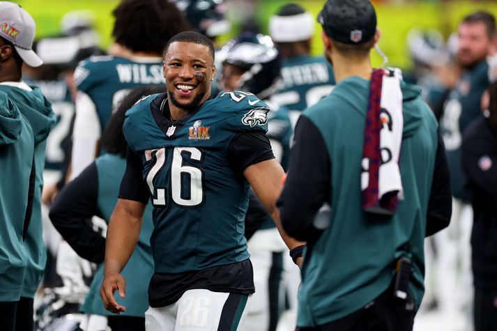 Saquon Barkley geislaði af gleði eftir sigur Philadelphia Eagles í Super Bowl í nótt.