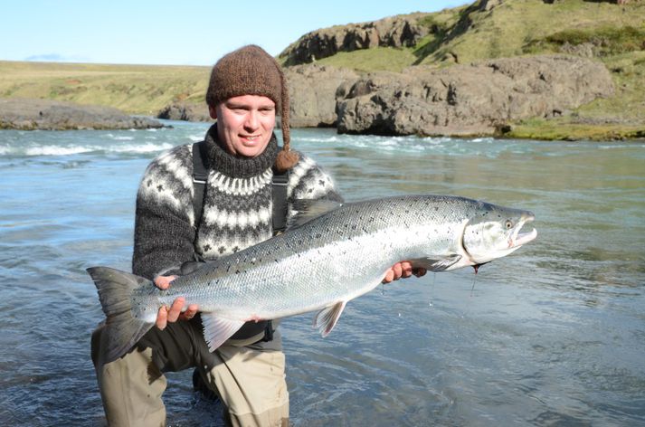 Hermann Svendsen með lax úr opnun Blöndu sumarið 2012