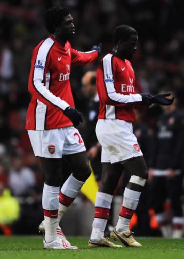 Emmanuel Eboue verður í byrjunarliði Arsenal í kvöld.