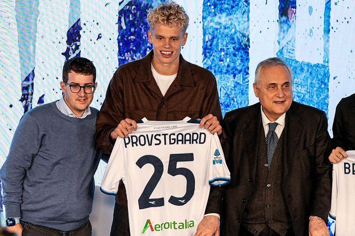 Oliver Provstgaard þegar hann var kynntur sem nýr leikmaður Lazio á Ítalíu.