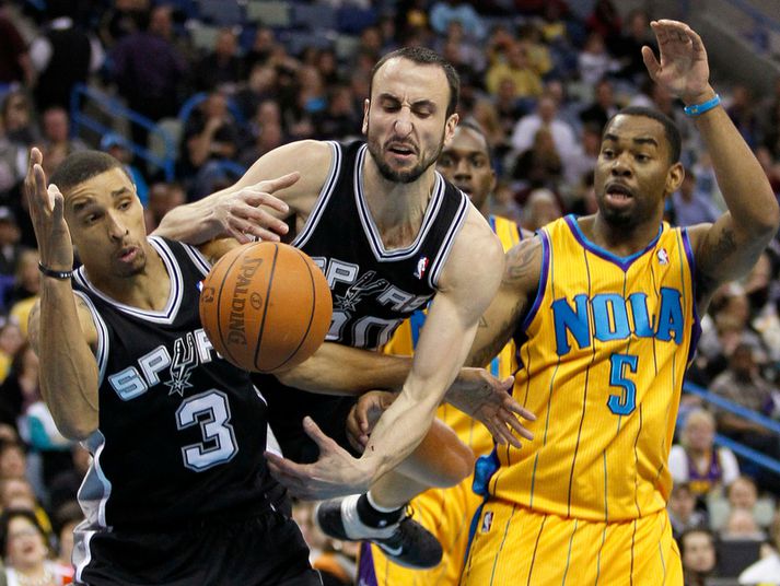 Manu Ginobili og félagar í San Antonio Spurs töpuðu illa í nótt.