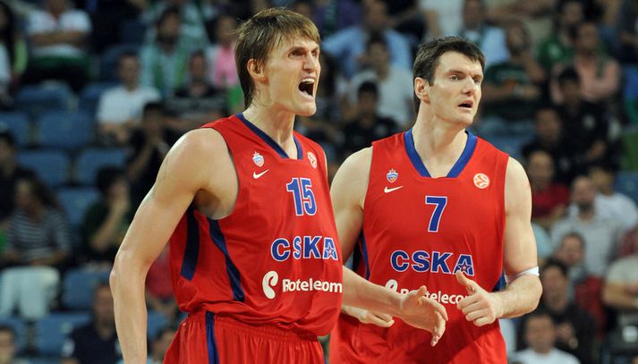 Andrei Kirilenko fagnar í kvöld.