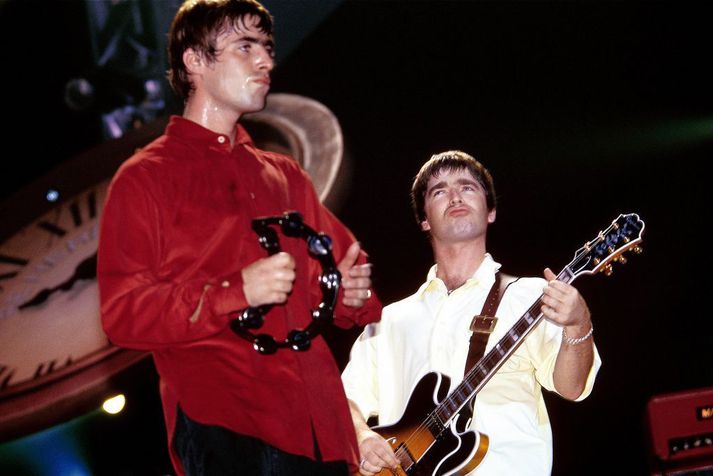 Liam og Noel Gallagher á tónleikum 1997.