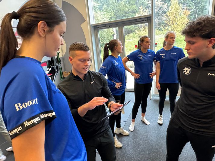 Prófanirnar sem landsliðskonur Íslands í handbolta þreyttu í fyrsta skipti í Háskólanum í Reykjavík í dag eru sam­bæri­legar þeim sem sjást hjá at­vinnu­manna- og lands­liðum er­lendis sem við viljum bera okkur saman við.