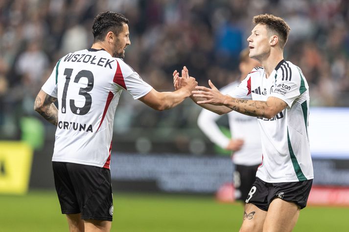 Legia Warsaw vann 4-0 stórsigur gegn Dinamo Minsk og tryggði sér toppsætið.