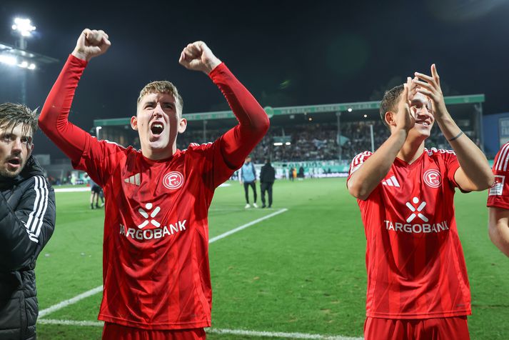 Ísak Bergmann Jóhannesson og félagar í Fortuna Düsseldorf hðfðu ástæðu til að fagna í dag.