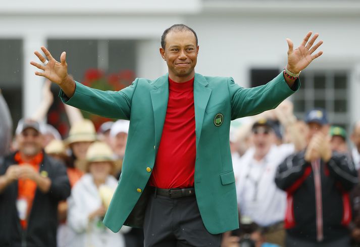 Tiger Woods hefur fimm sinnum klæðst græna jakkanum sem sigurvegarinn á Masters mótinu fær.