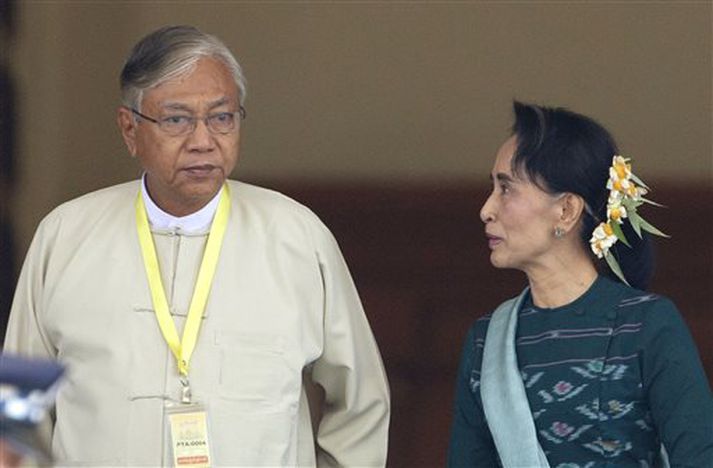 Htin Kyaw ásamt leiðtoganum Aung San Suu Kyi.