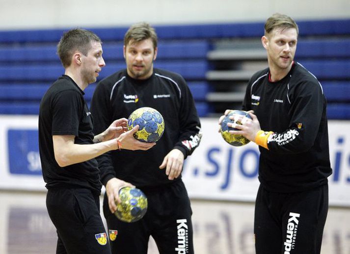 Róbert, í miðjunni, er hér á landsliðsæfingu í vikunni með þeim Þóri Ólafssyni og Vigni Svavarssyni.