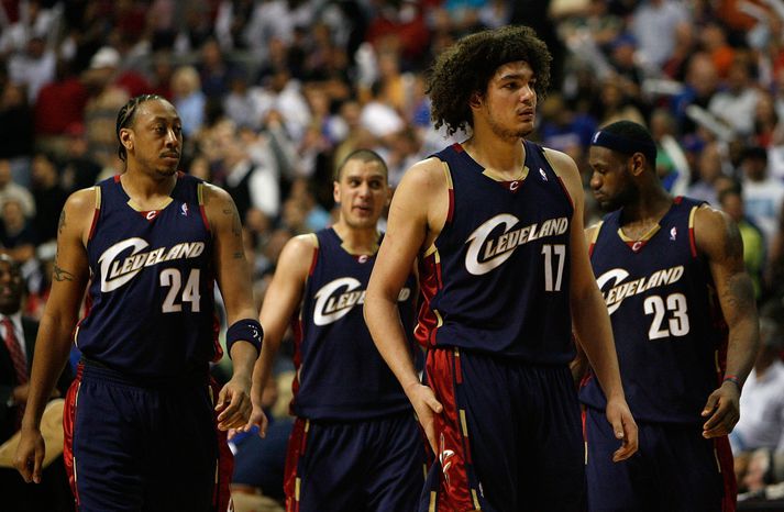 Donyell Marshall, Sasha Pavlovic, Anderson Varejao, LeBron James og félagar slysuðust í úrslit NBA 2007.