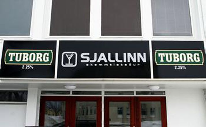 Mennirnir voru að skemmta sér á Sjallanum þegar þeir tóku að deila um ágæti íþróttagreina.