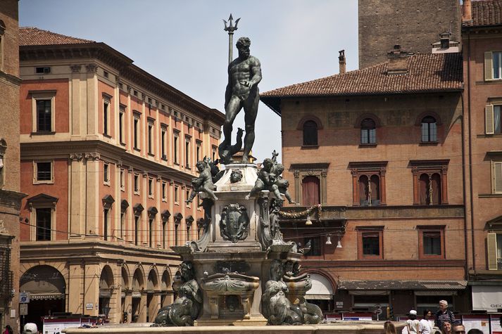 Neptúnus á Piazza del Nettuno í Bologna.