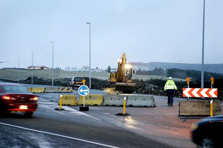 Ekki er enn upplýst hver ók þegar banaslys varð á Reykjanesbraut um síðustu helgi.