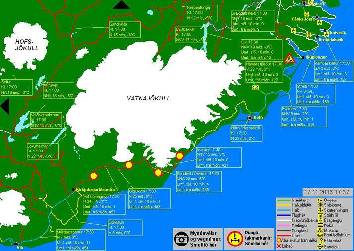 Vindhviður hafa verið að mælast í kringum 30 m/s.