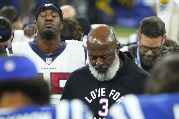 Lovie Smith stýrði liði Houston Texans í síðasta sinn í sigri á Indianapolis Colts í gær.