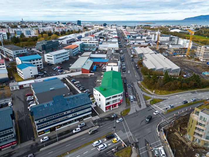 Starfsmenn Neytendastofu heimsóttu um fimmtíu verslanir í Ármúla og nálægum götum til að kanna ástand verðmerkinga.