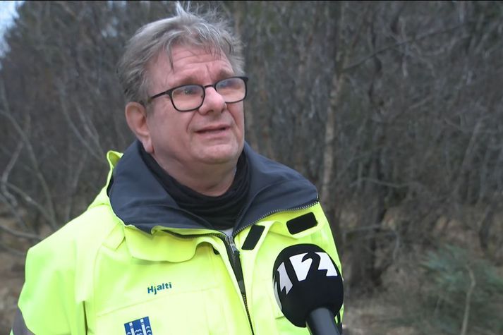 Hjalti Jóhannes Guðmundsson frá Reykjavíkurborg í viðtali í Öskjuhlíð í dag. Hann er skrifstofustjóri borgarlandsins.