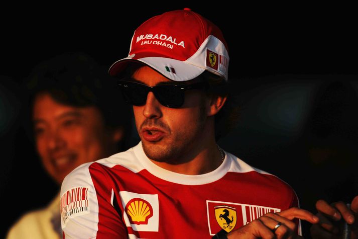 Fernando Alonso er mættur til Japan og fyrstu æfingar fara fram í nótt.