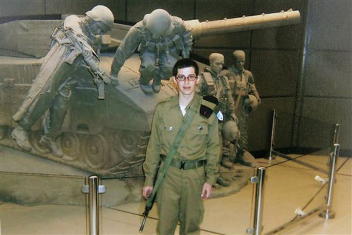 Ísraelski hermaðurinn Gilad Shalit, sem hefur verið í haldi herskárra Palestínumanna síðan snemma síðasta sumar.