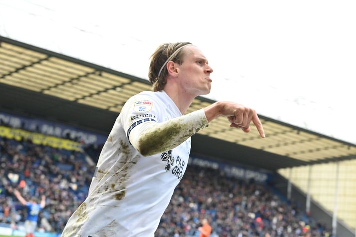 Stefán Teitur Þórðarson fagnar sigurmarki sínu gegn Portsmouth í 2-1 sigri Preston North End.