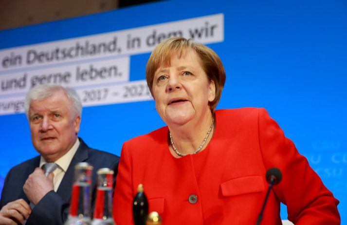 Angela Merkel, Þýskalandskanslari og leiðtogi CDU, og Horst Seehofer, leiðtogi CSU, kynntu stefnumál flokkanna í morgun.