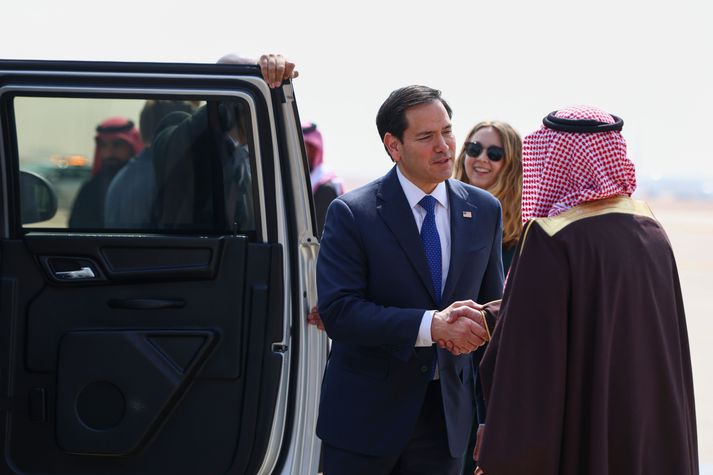 Marco Rubio, utanríkisráðherra Bandaríkjanna, er mættur til Sádi-Arabíu þar sem hann fundar með þarlendum ráðamönum í dag, og Rússum á morgun.