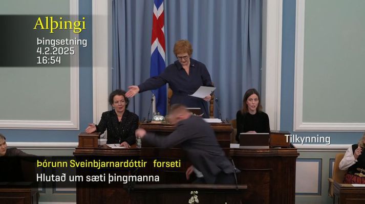 Víðir var hætt kominn en bjargaði sér frá frekara klandri.