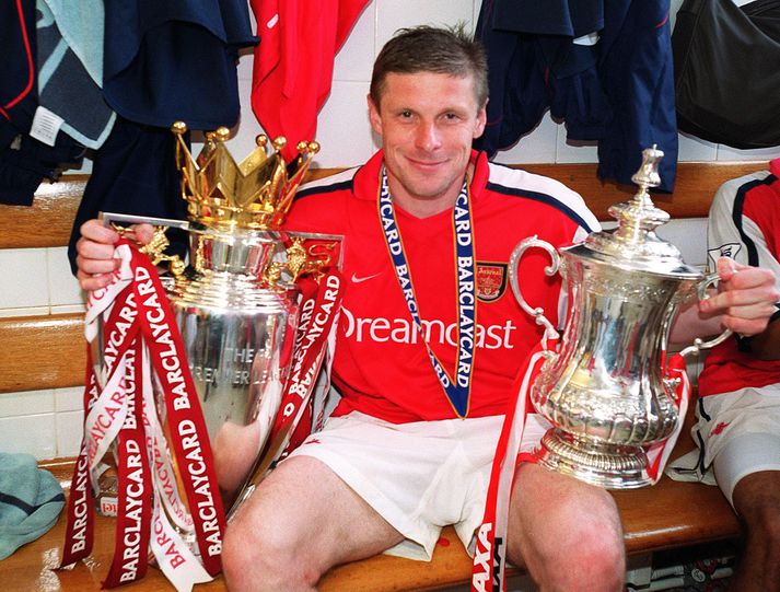 Oleg Luzhny fagnar tvennunni sem Arsenal vann vorið 2002.
