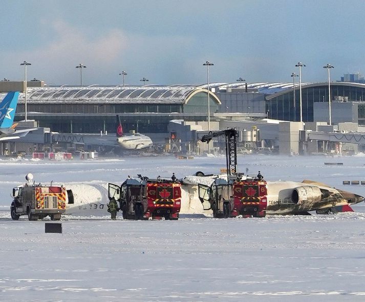 Flugvélin er frá Delta Airlines í Bandaríkjunum. Þetta var fjórða stóra flugslyst Norður-Ameríku á einum mánuði.