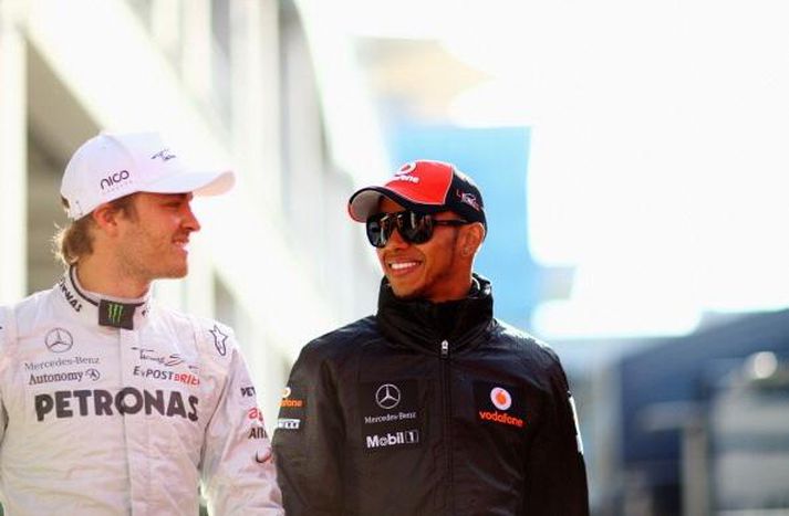 Nico Rosberg og Lewis Hamilton ræsa af stað fyrir aftan Sebastian Vettel og Mark Webber í Tyrklandi í dag.