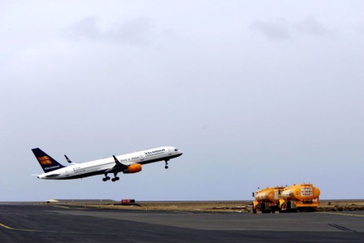 Vél Icelandair tekur flugið.