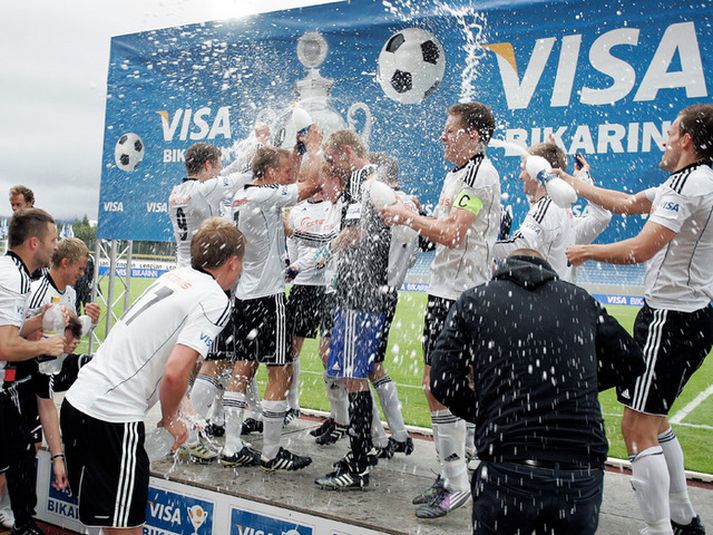 FH-ingar fagna bikarmeistaratitlinum í kvöld.