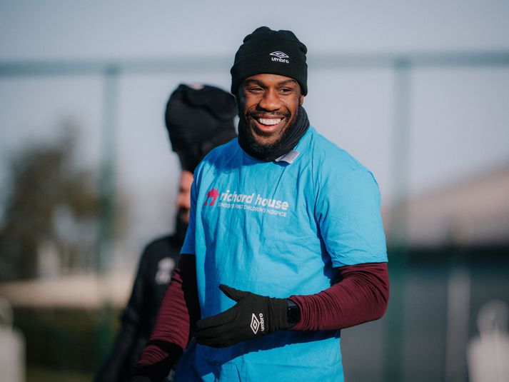 Michail Antonio er þakklátur fyrir að hafa sloppið lifandi úr bílslysi í byrjun desember.