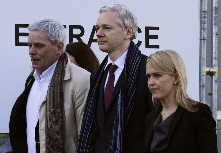 Kristinn, Julian Assange og Jennifer Robinson hjá Wikileaks.