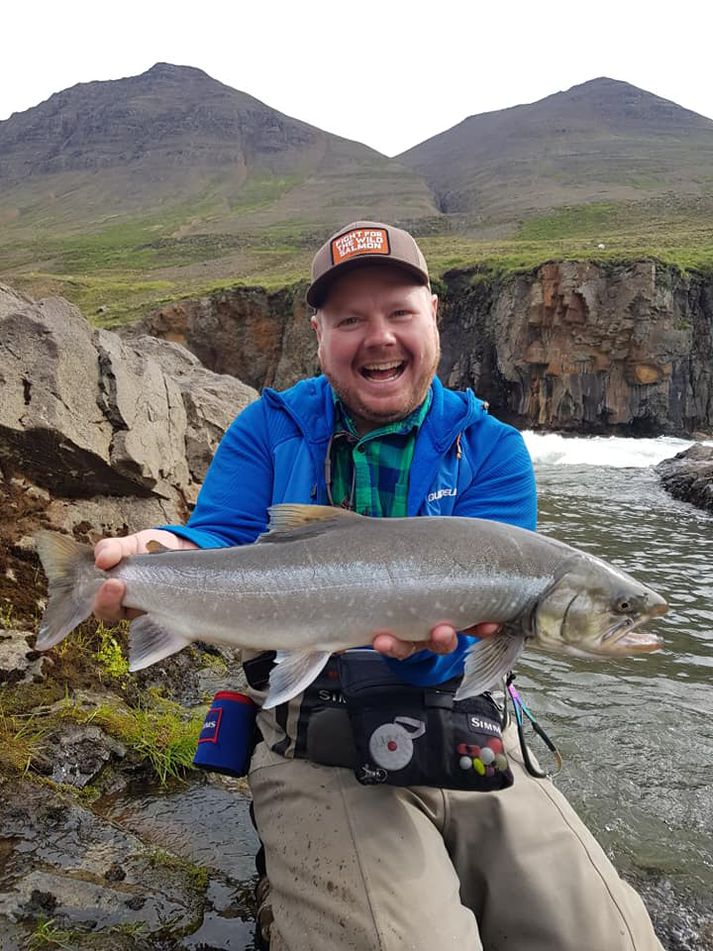 Mattías Þór með glæsilega sjóbleikju úr Fnjóská