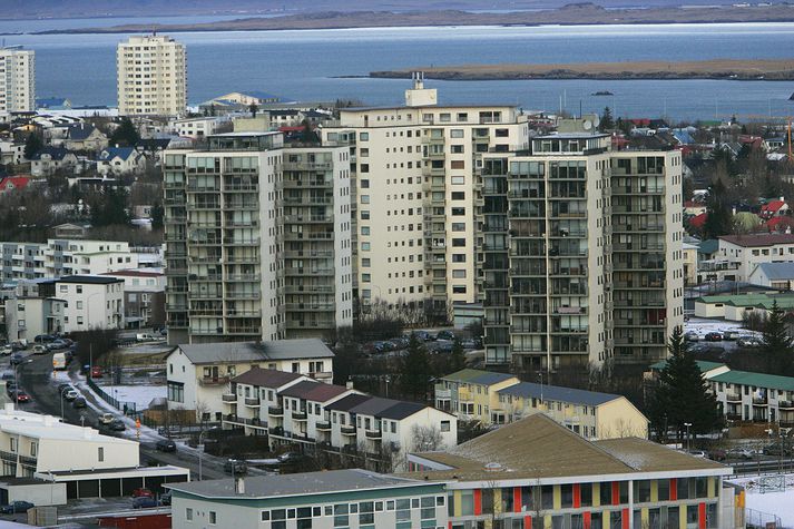 Ökumaðurinn var stöðvaður eftir að hafa valdið tjóni við Sólheima í Reykjavík.