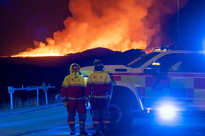 Björgunarsveitarfólk stóð vaktina við Grindavíkurveg þegar síðasta eldgos hófst í nóvember.