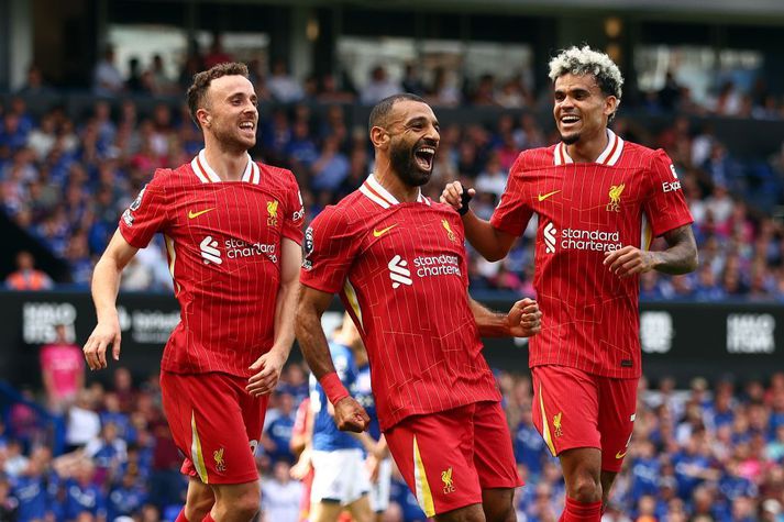 Diogo Jota, Mohamed Salah og Luis Diaz fögnuðu vel eftir að Salah kom Liverpool í 2-0.