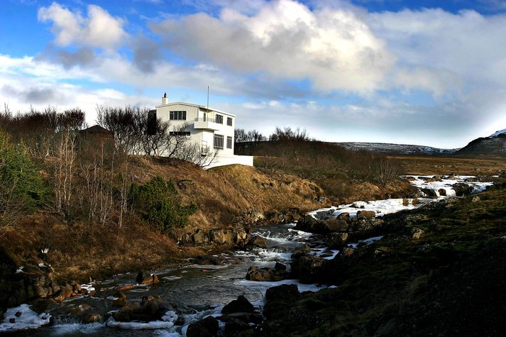 Heimsókn á Gljúfrastein. Bókmenntaunnendur geta gengið að heimilislegum upplestrum á sunnudögum í desember.