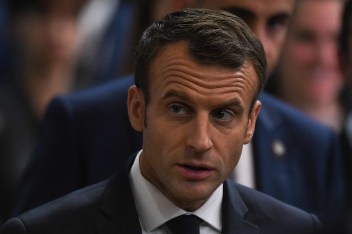 Emmanuel Macron sagðist með þessu vera að standa við þau loforð sem hann gaf í kosningabaráttunni fyrir forsetakosningarnar á síðasta ári.