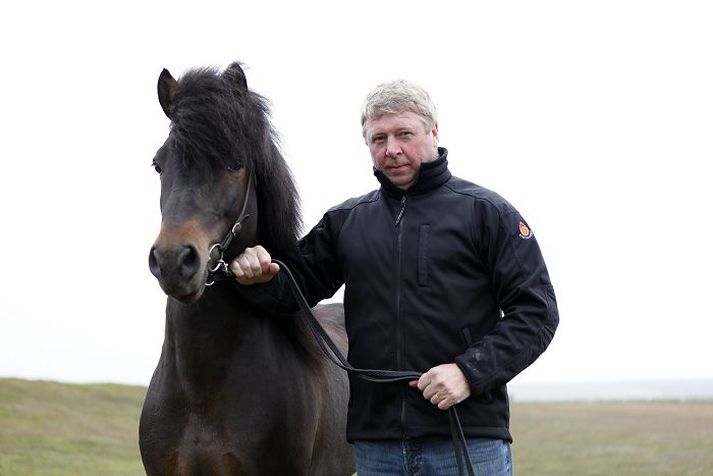 Finnur segir að heyra hefði mátt saumnál detta meðan beðið var eftir tölum dómara. Síðan brutust fagnaðarlætin út í brekkunni.
Frettabladid/Hilda Karen