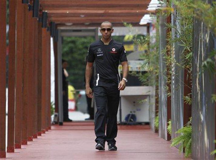 Lewis Hamilton á mótssvæðinu í Singapúr.