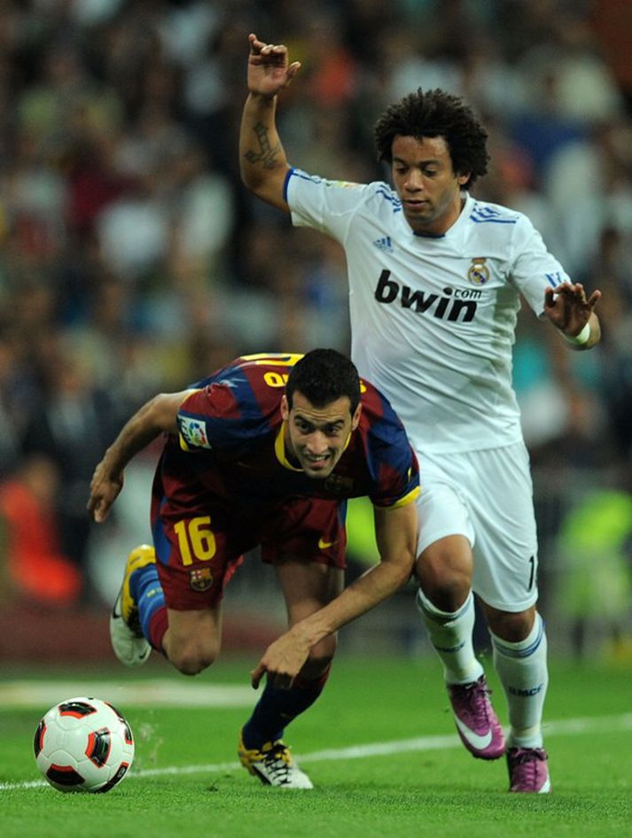 Busquets og Marcelo kljást hér í leiknum umrædda.